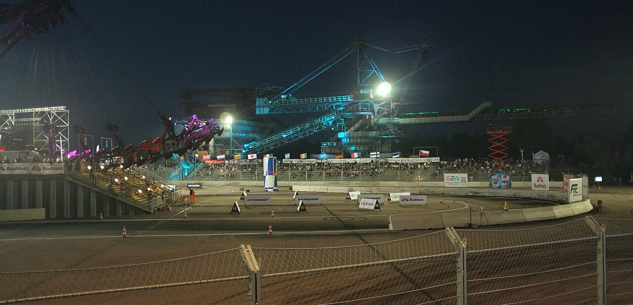Iron Drift King track at Ferropolis — illuminated excavators in the background