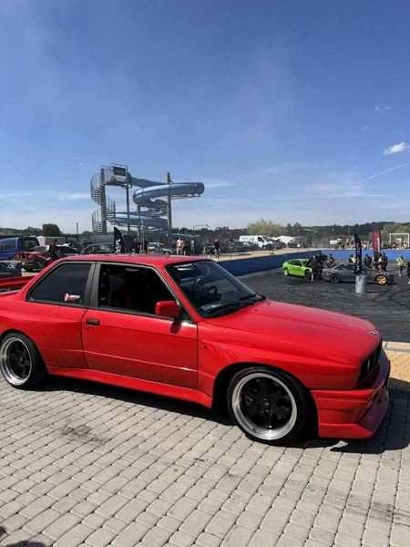 BMW E30 1990