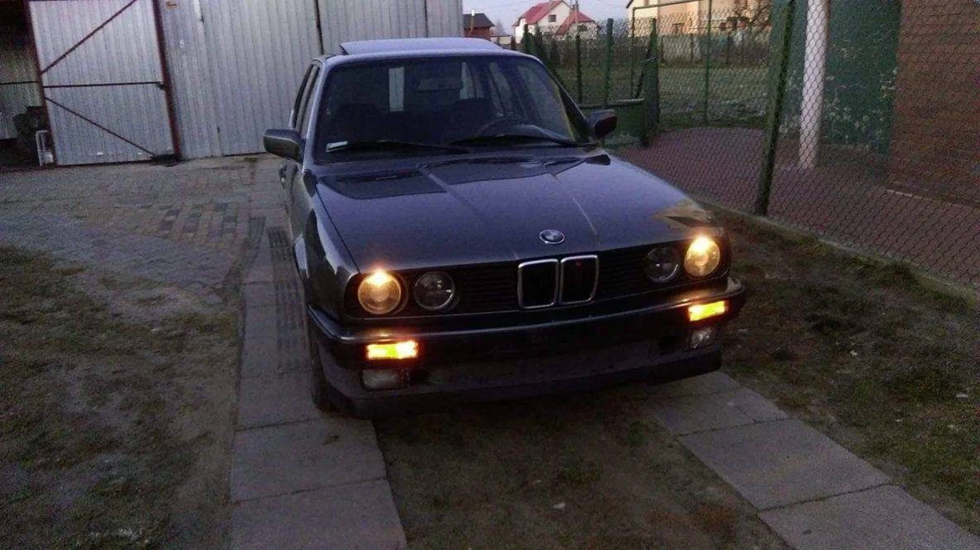 BMW E30 1990