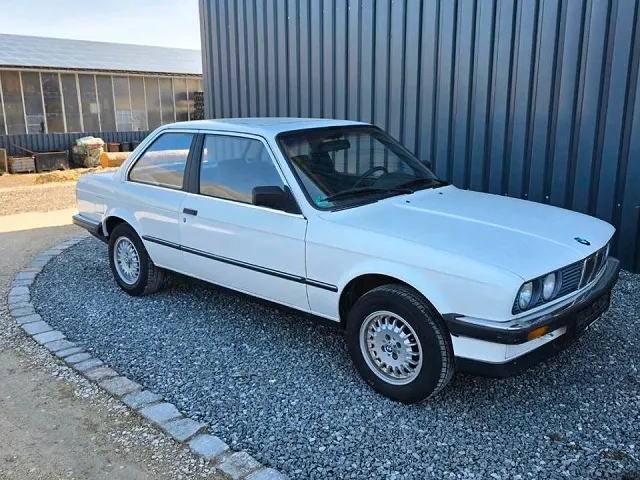BMW E30 1987