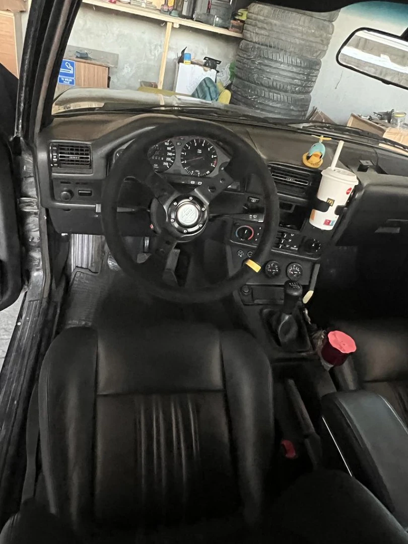 BMW E30 1990