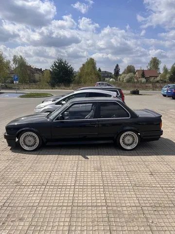 BMW E30 1990
