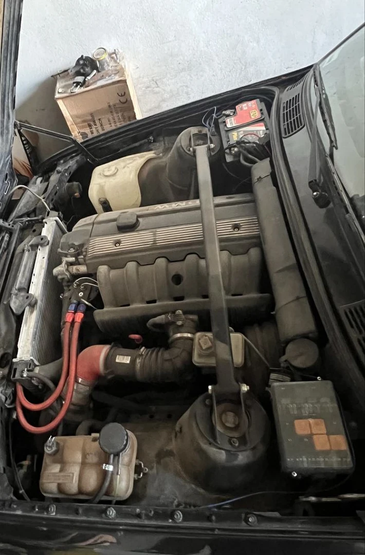 BMW E30 1990