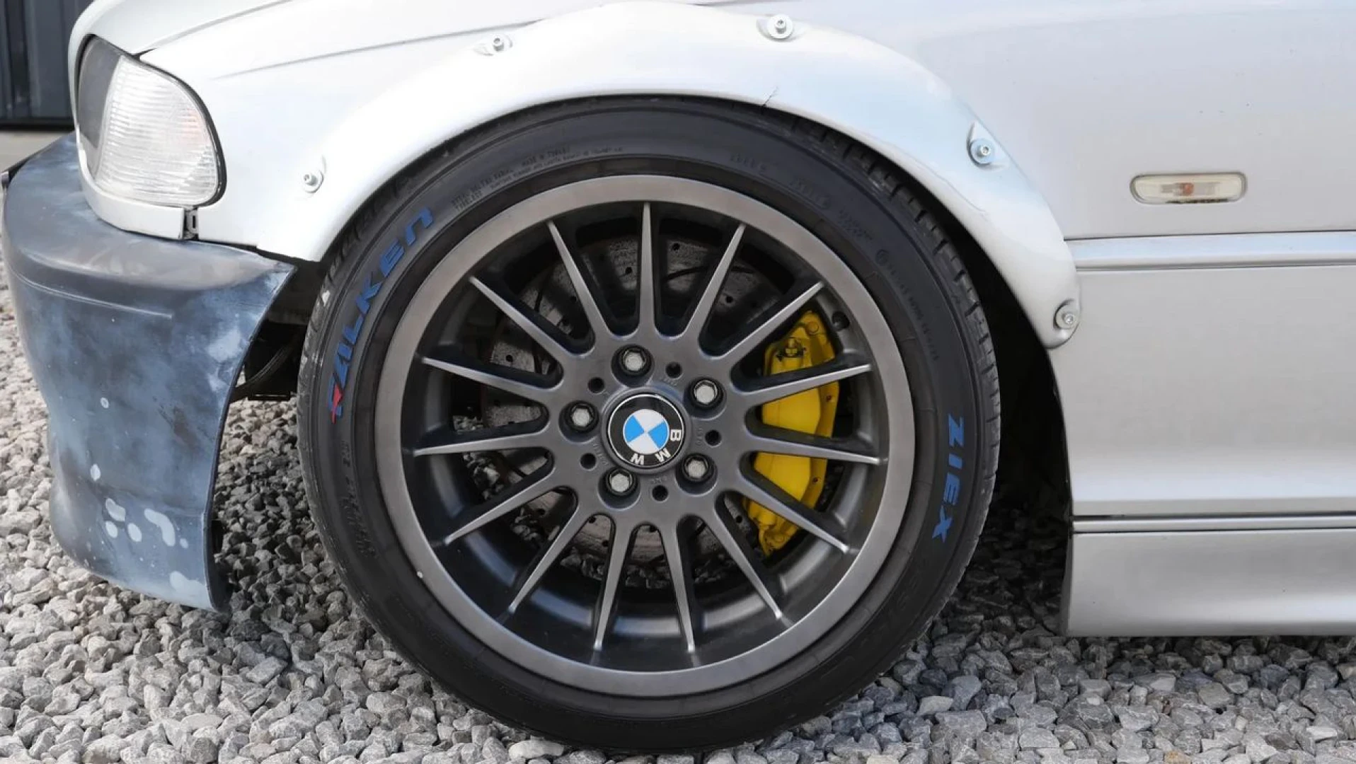 BMW E46 2001