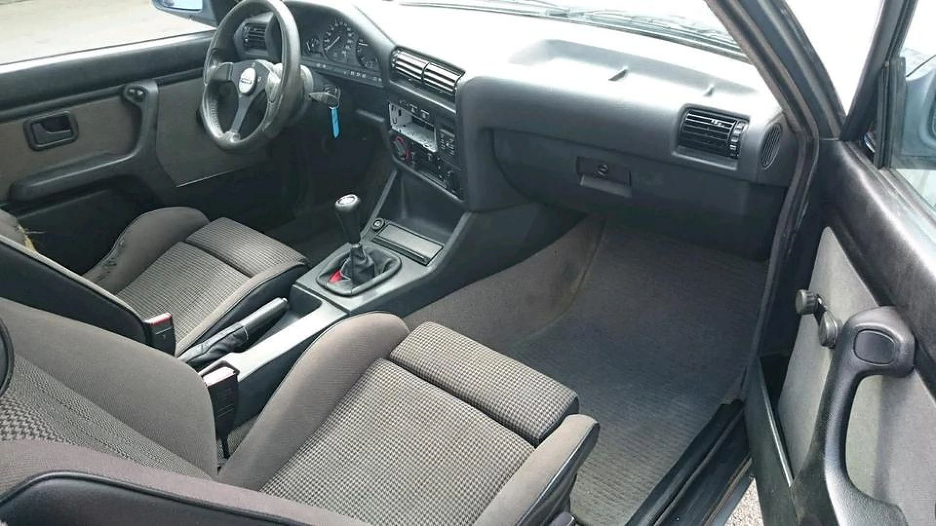 BMW E30 1990