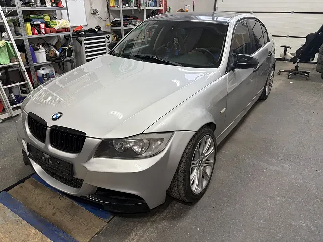 BMW E90 2005