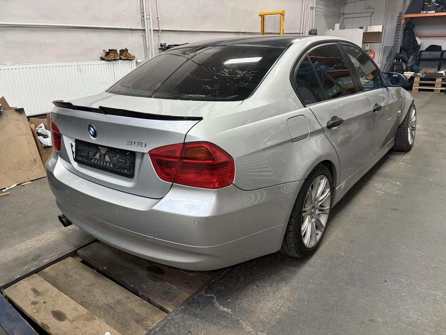 BMW E90 2005