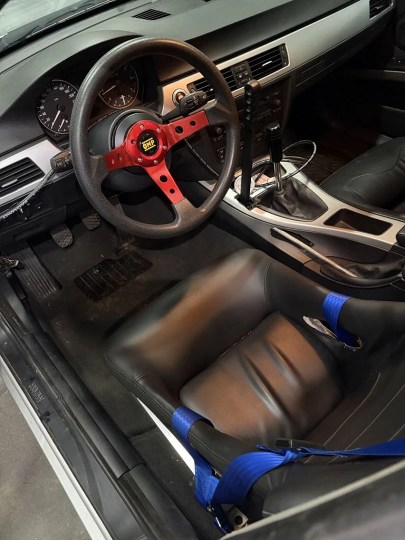 BMW E90 2005
